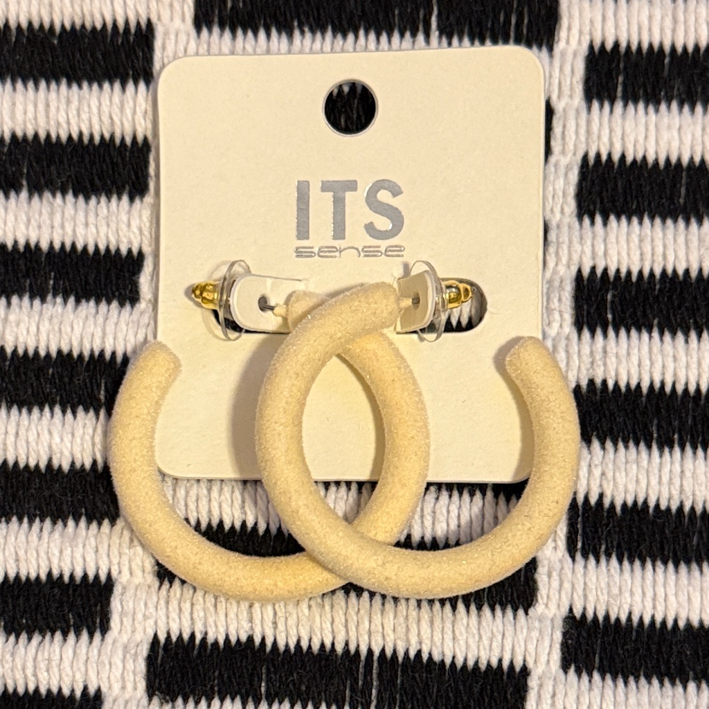 Its Sense Fuzzy Cream Colored Hoop Post Earrings Nwt